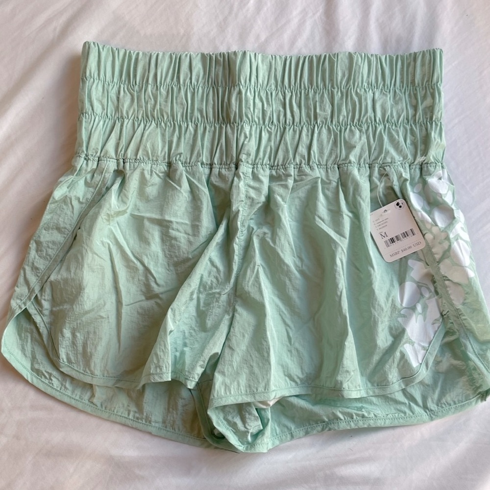 Free people/Fp Movement Way home logo shorts, Size M